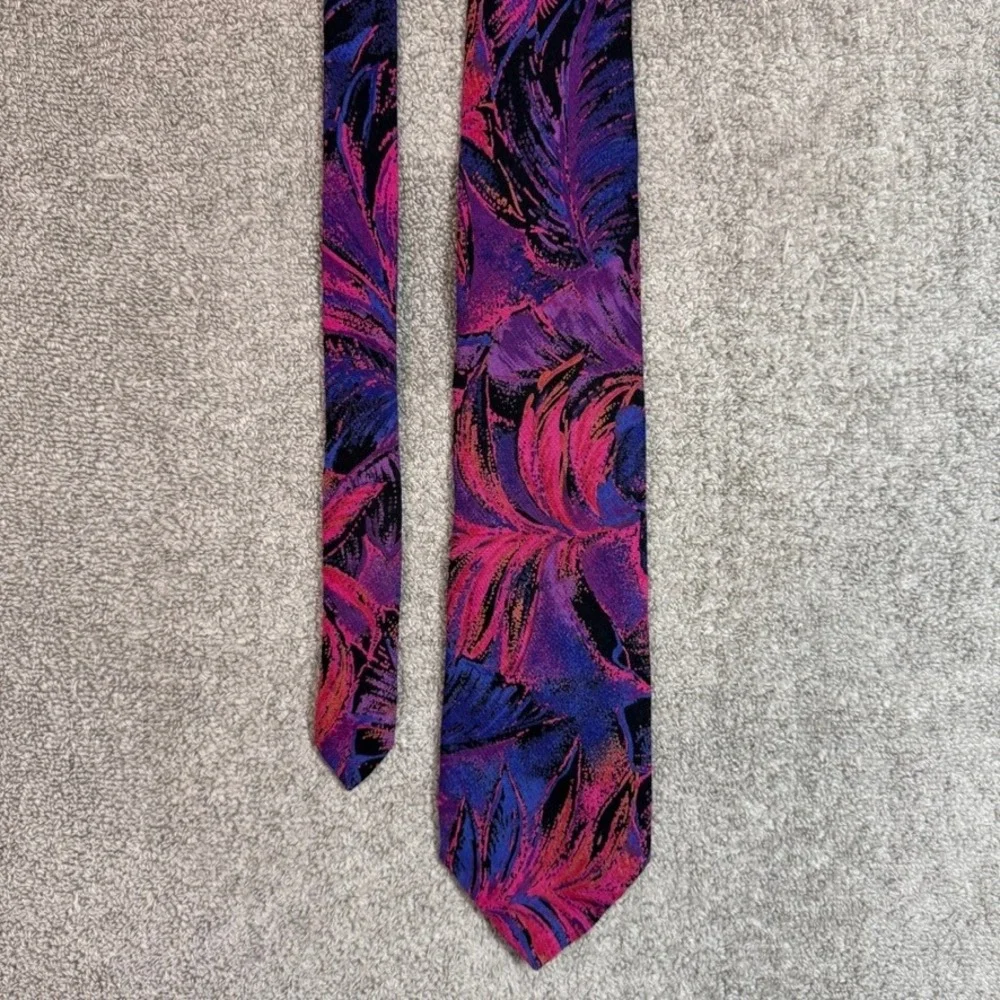 Vintage McGregor Mens Tropical Leaf Rayon Tie Purple Pink Blue Made in USA